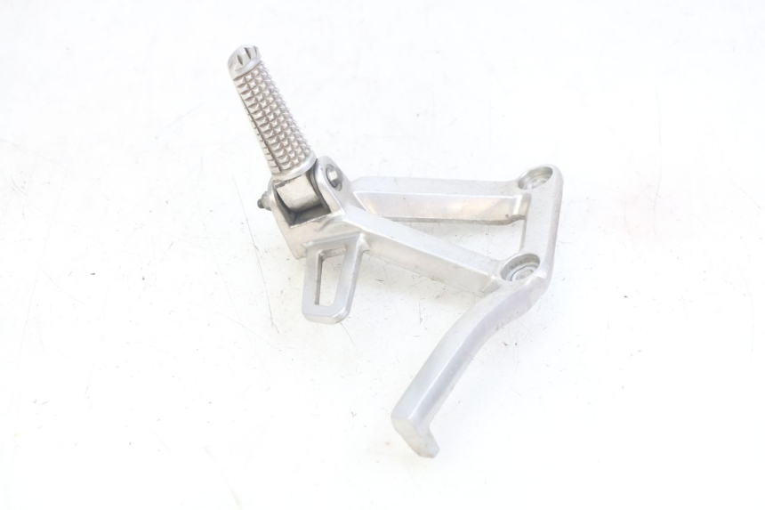 photo de PLAAT ACHTERSTE VOETSTEUN LINKS YAMAHA FZS FAZER 600 (1998 - 2001) - Andere kijkhoek