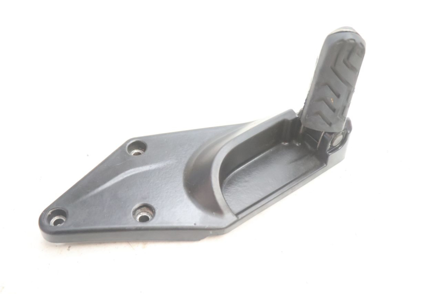 photo de PLAAT ACHTERSTE LINKER VOETSTEUNBEVESTIGING GILERA GP 800 (2007 - 2013) - Andere kijkhoek
