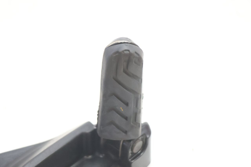 photo de PLAAT ACHTERSTE LINKER VOETSTEUNBEVESTIGING GILERA GP 800 (2007 - 2013) - Technische close-up