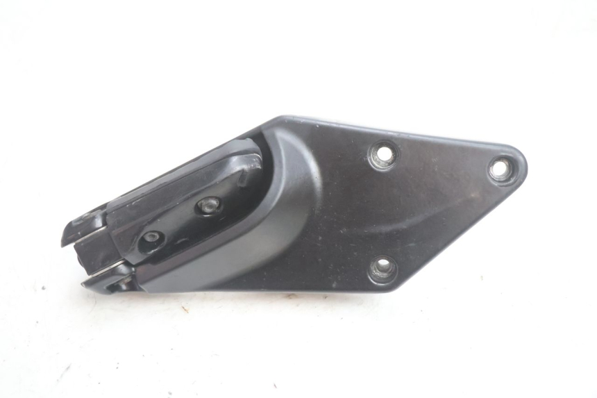 photo de PLAAT ACHTERSTE LINKER VOETSTEUNBEVESTIGING GILERA GP 800 (2007 - 2013) - Bevestigingspunten