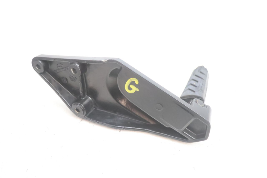 photo de PLAAT ACHTERSTE LINKER VOETSTEUNBEVESTIGING GILERA GP 800 (2007 - 2013) - Staat van het oppervlak