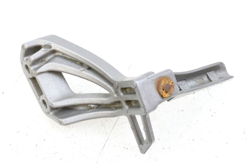 photo de PLAAT ACHTERSTE LINKER VOETSTEUNBEUGEL NECO GPX LC 2T 50 (2014 - 2018) - Andere kijkhoek