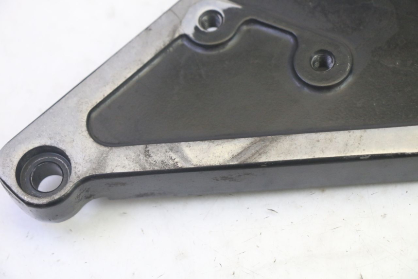 photo de PLAAT ACHTERSTE VOETSTEUN LINKS KAWASAKI GPZ RX 1000 (1986 - 1988) - Zoom op gebruiksstaat