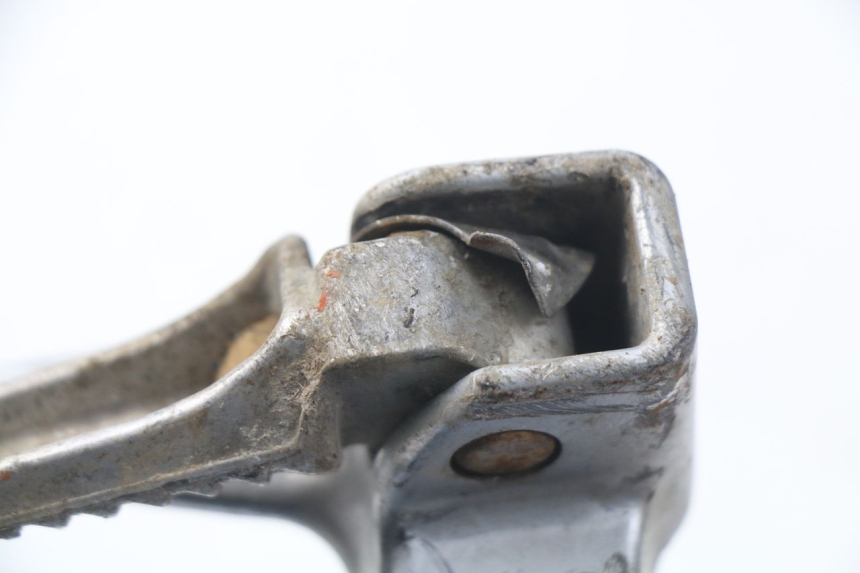 photo de PLAAT ACHTERSTE VOETSTEUN LINKS SUZUKI GSX-R GSXR 600 (2001 - 2003) - Detail van het onderdeel