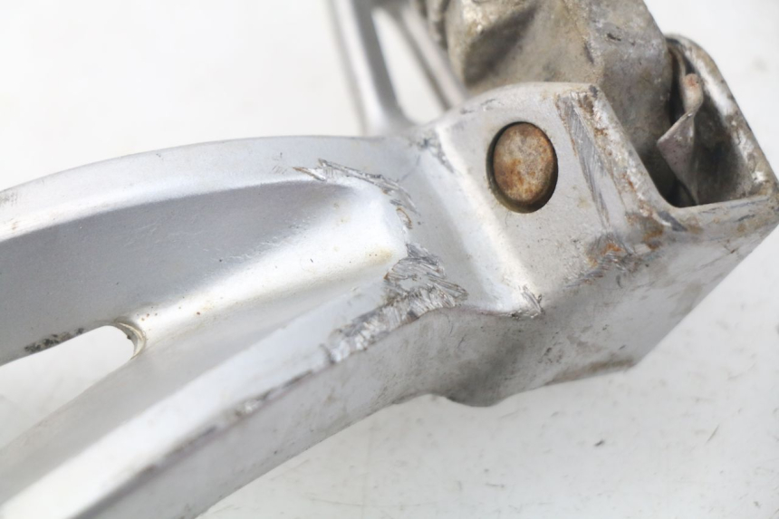 photo de PLAAT ACHTERSTE VOETSTEUN LINKS SUZUKI GSX-R GSXR 600 (2001 - 2003) - Staat van het oppervlak