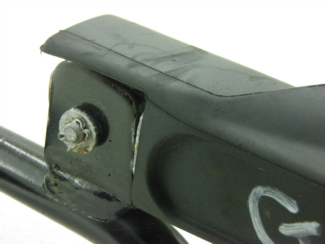 photo de PLAAT ACHTERSTE LINKER VOETSTEUNBEUGEL HONDA FES S-WING SWING ABS 125 (2007 - 2015) - Technische close-up