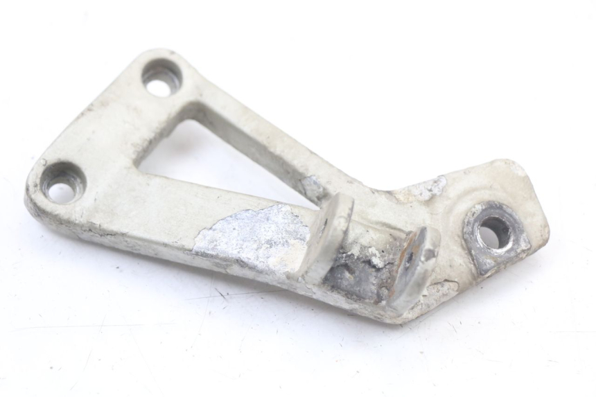 photo de PLAAT ACHTERSTE LINKER VOETSTEUNBEUGEL KAWASAKI GTR 1000 (1994 - 2004) - Detail van het onderdeel