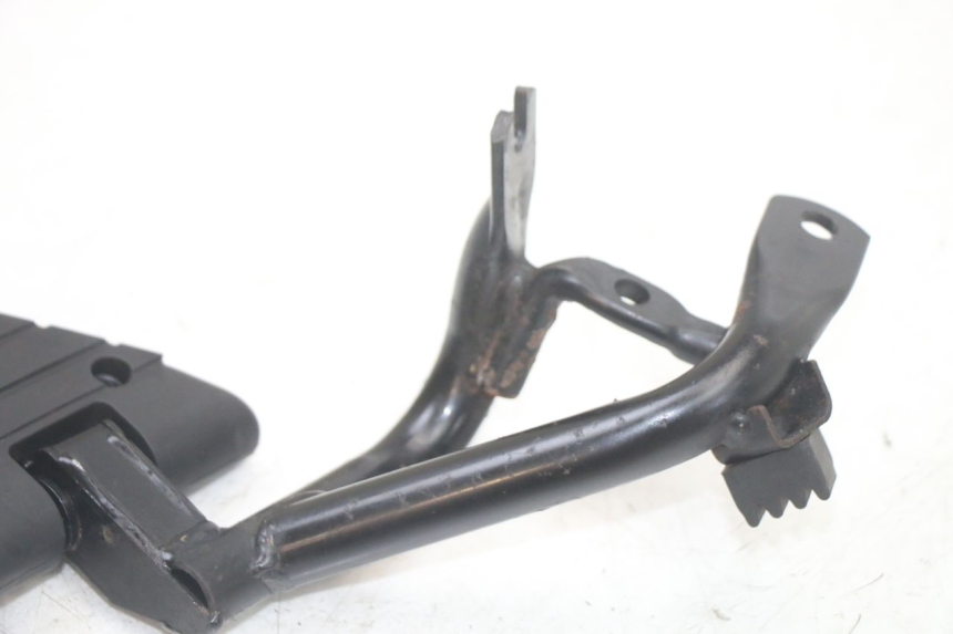 photo de PLAAT ACHTERSTE LINKER VOETSTEUNBEUGEL KYMCO PEOPLE S 125 (2000 - 2008) - Zoom op gebruiksstaat