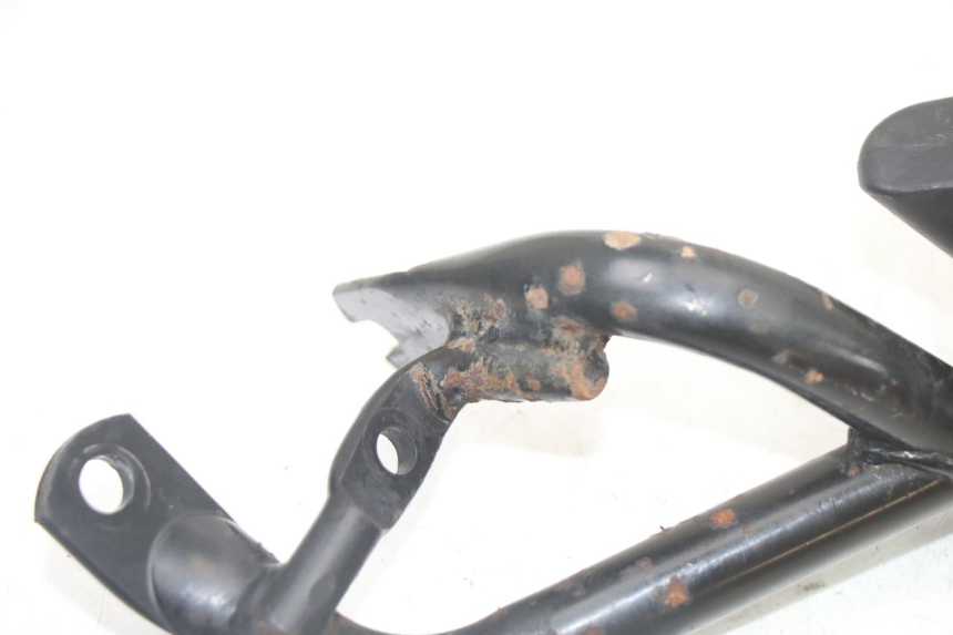 photo de PLAAT ACHTERSTE LINKER VOETSTEUNBEUGEL KYMCO PEOPLE S 125 (2000 - 2008) - Staat van het oppervlak