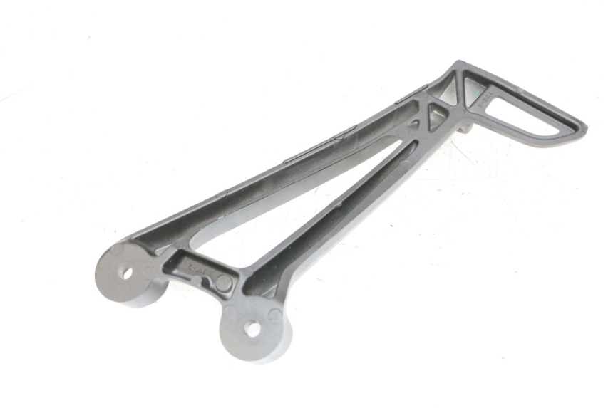 photo de PLAAT ACHTERSTE VOETSTEUN LINKS YAMAHA MT-07 MT07 ABS 700 (2018 - 2020) - Detail van het onderdeel