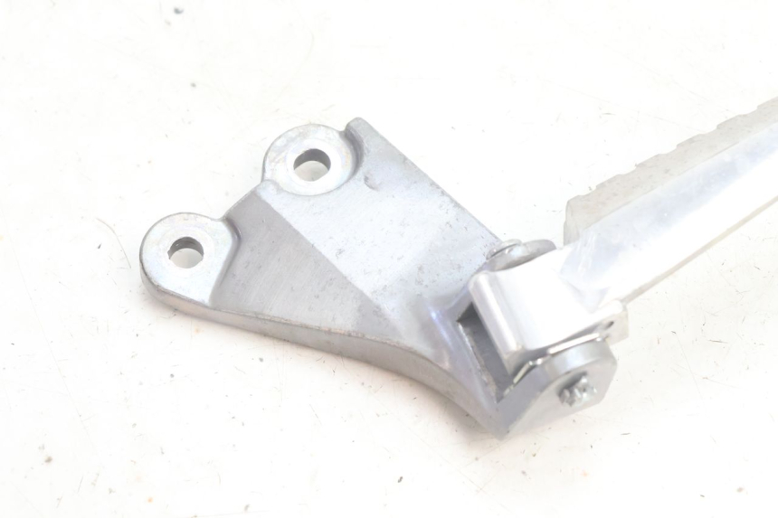 photo de ACHTERLINKS VOETSTEUNPLAAT YAMAHA N-MAX NMAX 125 (2021 - 2024) - Detail van het onderdeel