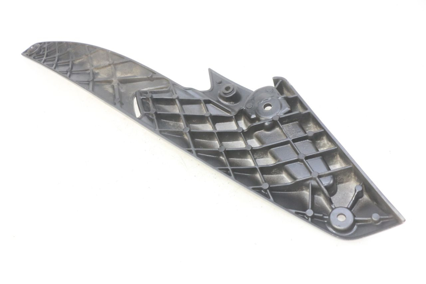 photo de PLAAT ACHTERSTE VOETSTEUN LINKS GILERA NEXUS 125 (2009 - 2013) - Andere kijkhoek