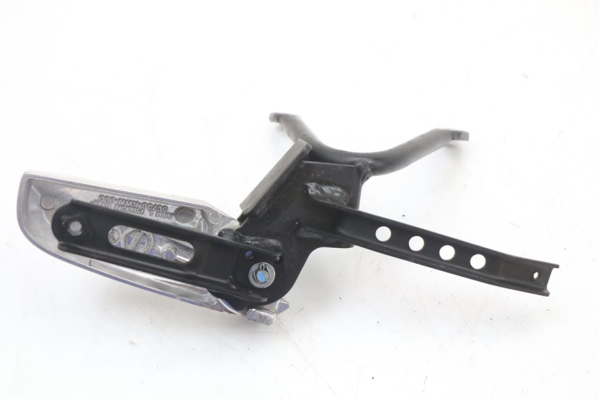 photo de PLAAT ACHTERSTE LINKER VOETSTEUNBEUGEL HONDA PCX (JF28) 125 (2009 - 2011) - Zoom op gebruiksstaat