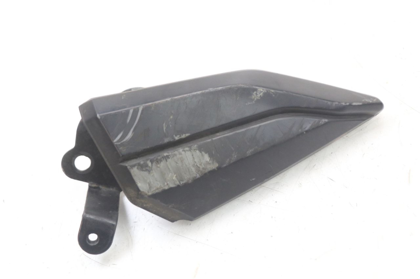 photo de PLAAT ACHTERSTE LINKER VOETSTEUNBEUGEL PEUGEOT BELVILLE 125 (2017 - 2021) - Hoofdaanzicht