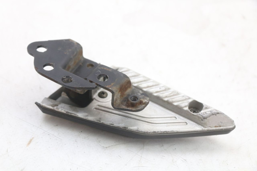 photo de PLAAT ACHTERSTE LINKER VOETSTEUNBEUGEL PEUGEOT BELVILLE 125 (2017 - 2021) - Staat van het oppervlak