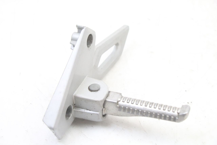 photo de PLAAT ACHTERSTE LINKER VOETSTEUNBEUGEL PEUGEOT SPEEDFIGHT 3 LC 2T 50 (2009 - 2015) - Detail van het onderdeel