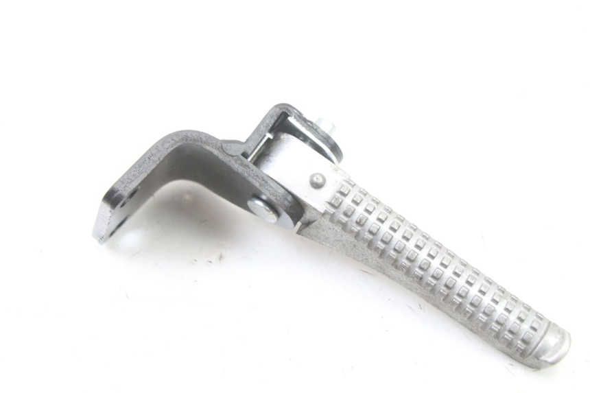 photo de PLAAT ACHTERSTE LINKER VOETSTEUNBEUGEL PIAGGIO NRG POWER PUREJET 50 (2018 - 2021) - Detail van het onderdeel