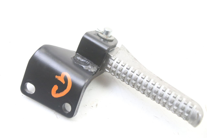 photo de PLAAT ACHTERSTE LINKER VOETSTEUNBEUGEL PIAGGIO NRG POWER PUREJET 50 (2018 - 2021) - Zoom op gebruiksstaat