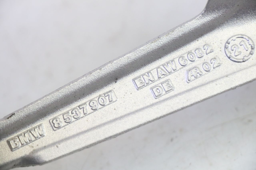 photo de PLAAT ACHTERSTE LINKER VOETSTEUN BMW R GS 1250 (2021 - 2024) - Technische close-up