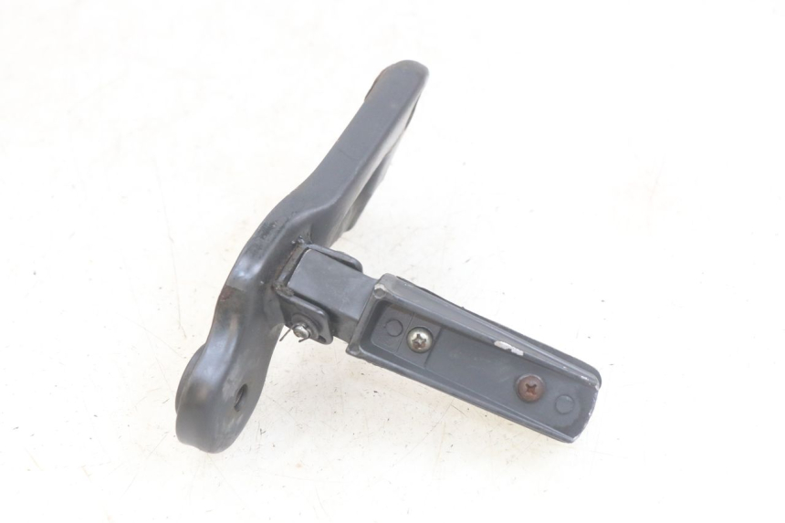 photo de PLAAT ACHTERSTE LINKER VOETSTEUNBEUGEL YAMASAKI ROADSTER 50 (2013 - 2018) - Zoom op gebruiksstaat