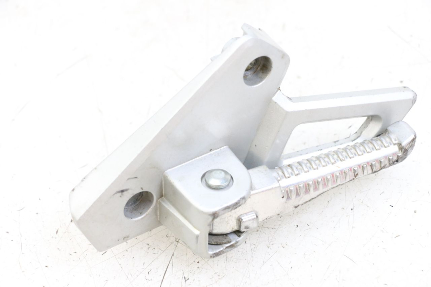 photo de PLAAT ACHTERSTE LINKER VOETSTEUNBEUGEL PEUGEOT SPEEDFIGHT 4 2T 50 (2015 - 2019) - Detail van het onderdeel