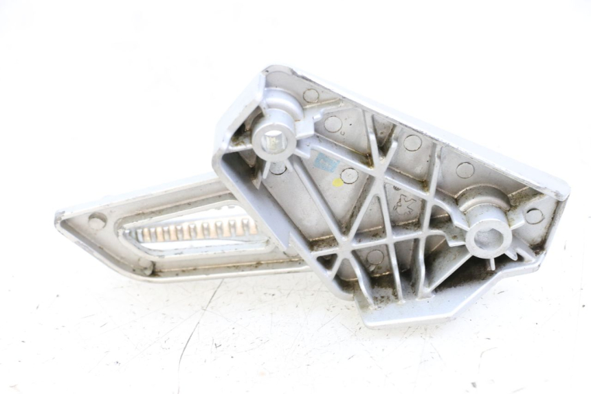 photo de PLAAT ACHTERSTE LINKER VOETSTEUNBEUGEL PEUGEOT SPEEDFIGHT 4 2T 50 (2015 - 2019) - Andere kijkhoek