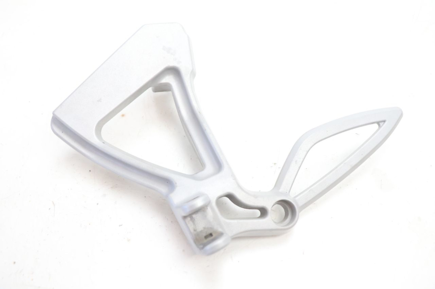 photo de LINKER ACHTERSTE VOETSTEUNPLAAT CAN-AM SPYDER RS 1000 (2008 - 2012) - Detail van het onderdeel