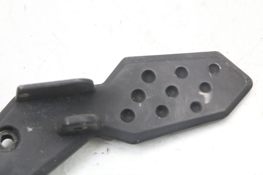 photo de Achterste linker voetsteunplaatje KYMCO SUPER 8 125 (2008 - 2015) - Zoom op gebruiksstaat