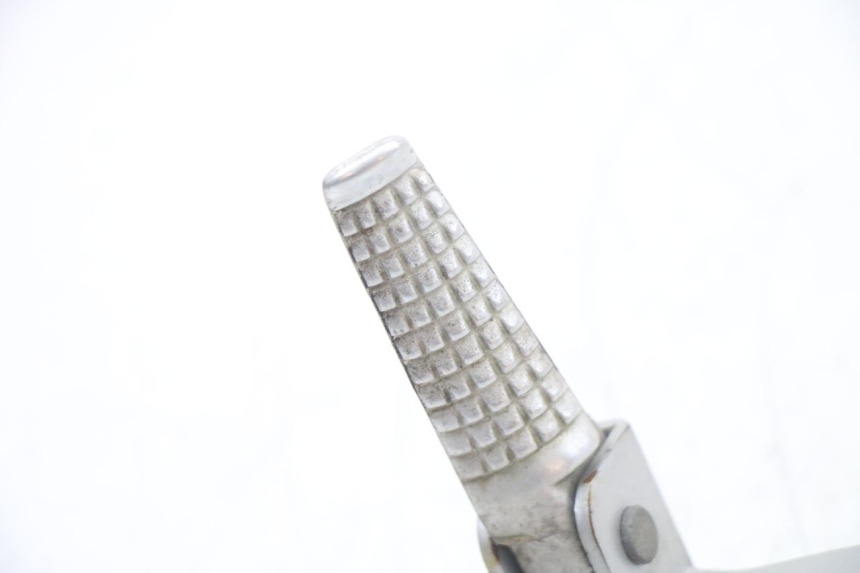 photo de PLAAT ACHTERSTE VOETSTEUN LINKS SUZUKI GSF S BANDIT 600 (2000 - 2004) - Zoom op gebruiksstaat