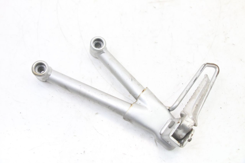 photo de PLAAT ACHTERSTE VOETSTEUN LINKS SUZUKI GSF S BANDIT 600 (2000 - 2004) - Overzicht