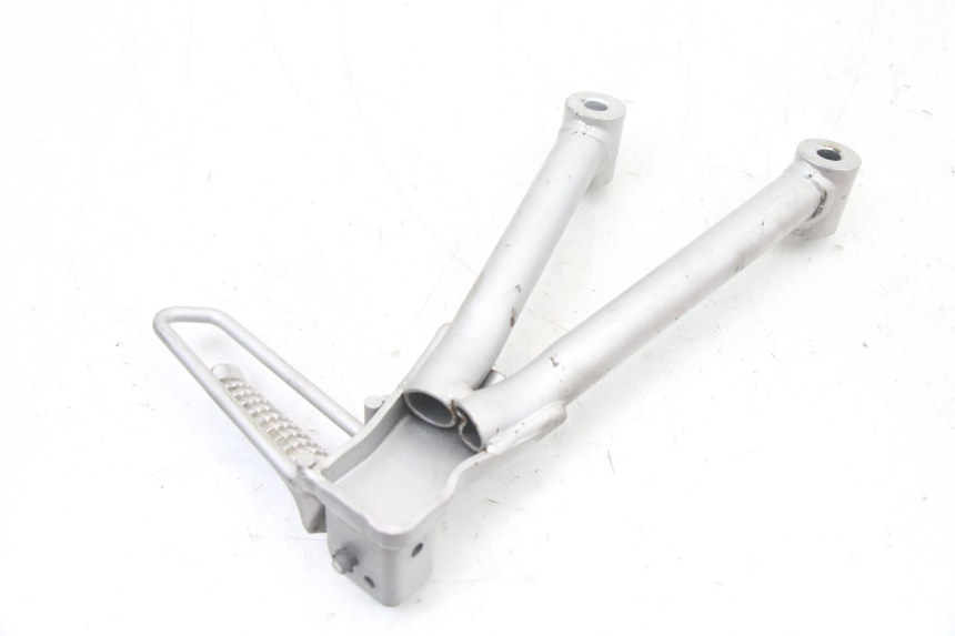 photo de PLAAT ACHTERSTE VOETSTEUN LINKS SUZUKI GSF S BANDIT 600 (2000 - 2004) - Bevestigingspunten