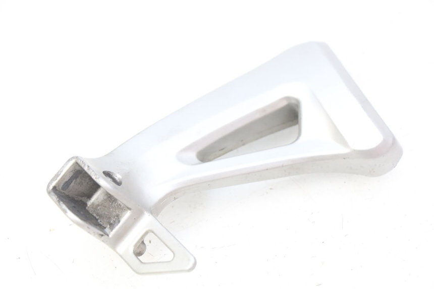 photo de PLAAT ACHTERSTE LINKER VOETSTEUNBEUGEL SUZUKI SV N 650 (1999 - 2002) - Andere kijkhoek