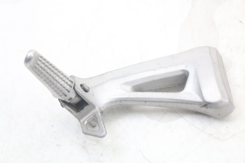 photo de PLAAT ACHTERSTE LINKER VOETSTEUNBEUGEL SUZUKI SV N 650 (1999 - 2002) - Hoofdaanzicht