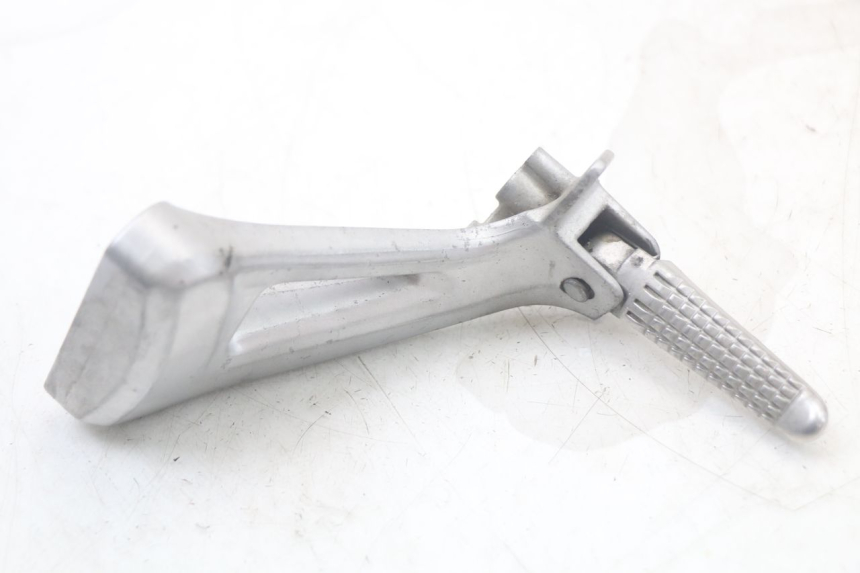 photo de PLAAT ACHTERSTE LINKER VOETSTEUNBEUGEL SUZUKI SV N 650 (1999 - 2002) - Technische close-up