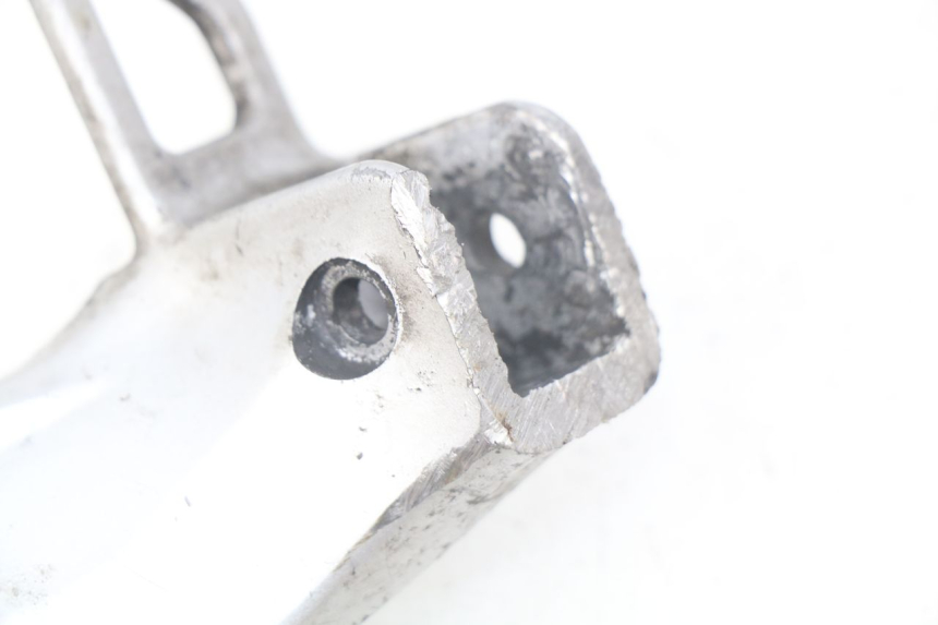 photo de Achterste linker voetsteunplaat SUZUKI SV S 650 (1999 - 2002) - Detail van het onderdeel