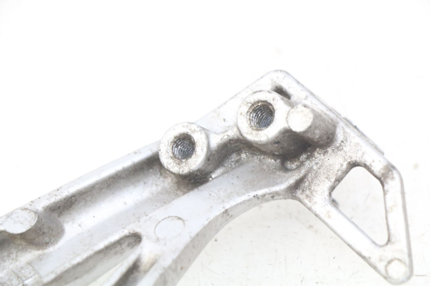 photo de Achterste linker voetsteunplaat SUZUKI SV S 650 (1999 - 2002) - Technische close-up