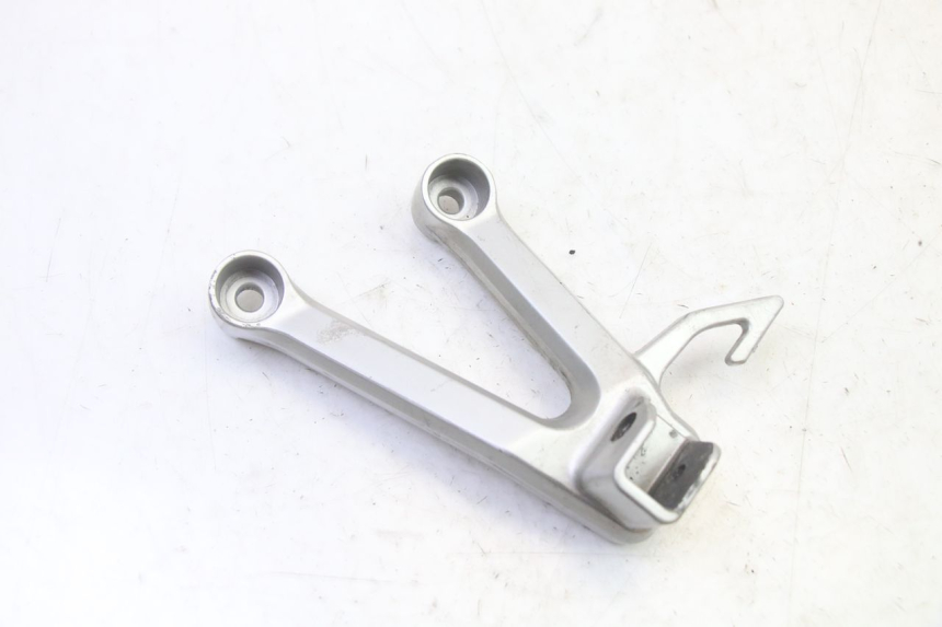 photo de PLAAT ACHTERSTE VOETSTEUN LINKS SUZUKI SV S 650 (2003 - 2009) - Hoofdaanzicht