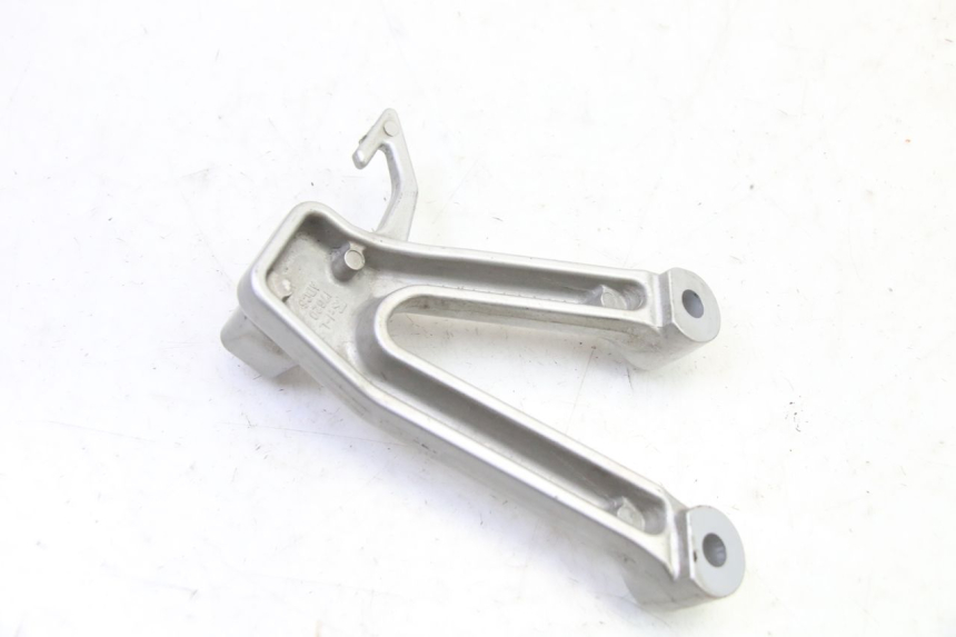 photo de PLAAT ACHTERSTE VOETSTEUN LINKS SUZUKI SV S 650 (2003 - 2009) - Technische close-up