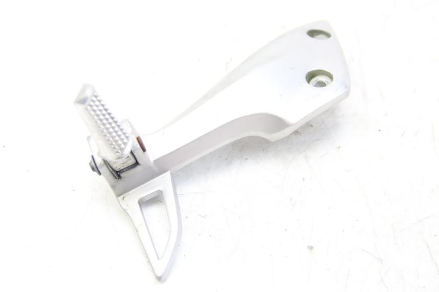 photo de Achterste linker voetsteunplaatje HONDA VISION NSC R 50 (2013 - 2015) - Andere kijkhoek