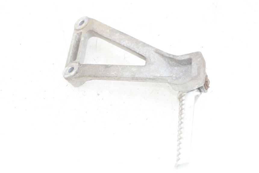 photo de PLAAT ACHTERSTE VOETSTEUN LINKS DAELIM VJ ROADWIN FI 125 (2008 - 2017) - Detail van het onderdeel