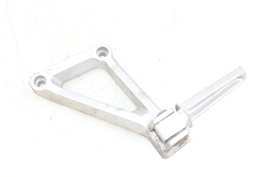 photo de PLAAT ACHTERSTE VOETSTEUN LINKS DAELIM VJ ROADWIN FI 125 (2008 - 2017) - Andere kijkhoek