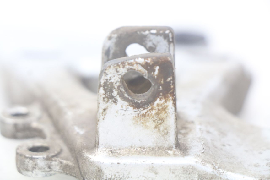 photo de PLAAT ACHTERSTE LINKER VOETSTEUNBEUGEL SUZUKI XF FREEWIND 650 (1997 - 2003) - Zoom op gebruiksstaat