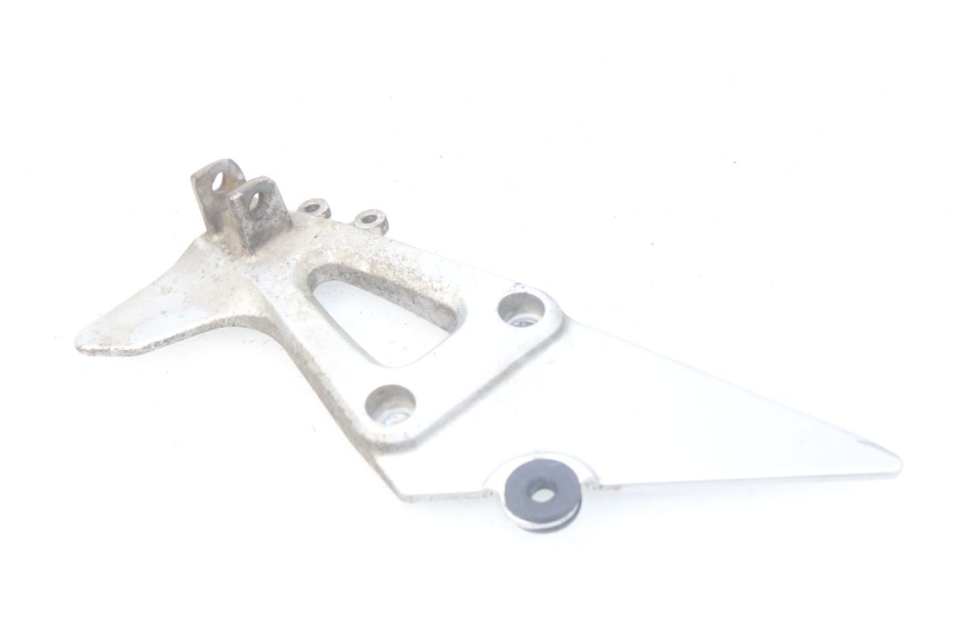 photo de PLAAT ACHTERSTE LINKER VOETSTEUNBEUGEL SUZUKI XF FREEWIND 650 (1997 - 2003) - Technische close-up