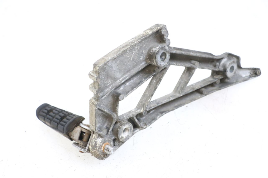 photo de PLAAT ACHTERSTE VOETSTEUN LINKS YAMAHA XJ F 900 (1983 - 1994) - Andere kijkhoek