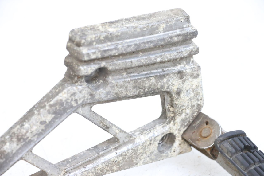 photo de PLAAT ACHTERSTE VOETSTEUN LINKS YAMAHA XJ F 900 (1983 - 1994) - Bevestigingspunten