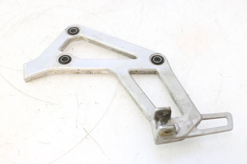 photo de ACHTERLINKER VOETSTEUNPLAAT HONDA XRV AFRICA TWIN 750 (1990 - 1992) - Detail van het onderdeel