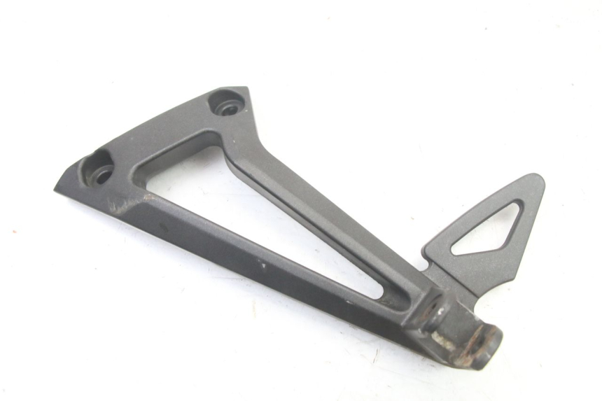 photo de PLAAT ACHTERSTE VOETSTEUN LINKS YAMAHA FZ6 FAZER S2 600 (2007 - 2011) - Hoofdaanzicht