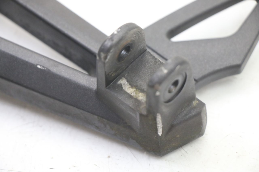 photo de PLAAT ACHTERSTE VOETSTEUN LINKS YAMAHA FZ6 FAZER S2 600 (2007 - 2011) - Zoom op gebruiksstaat