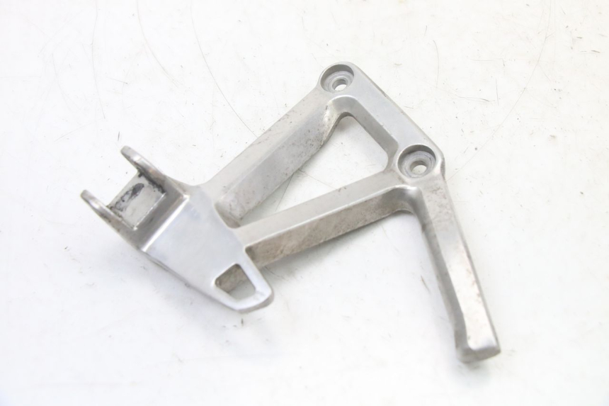 photo de Achterste linker voetsteunplaatje YAMAHA FZS FAZER 600 (2001 - 2003) - Hoofdaanzicht