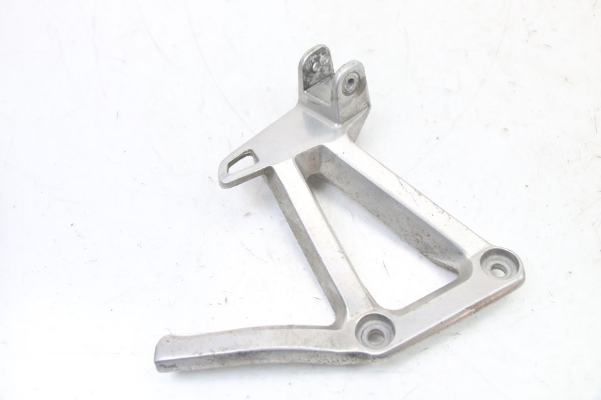 photo de Achterste linker voetsteunplaatje YAMAHA FZS FAZER 600 (2001 - 2003) - Zoom op gebruiksstaat